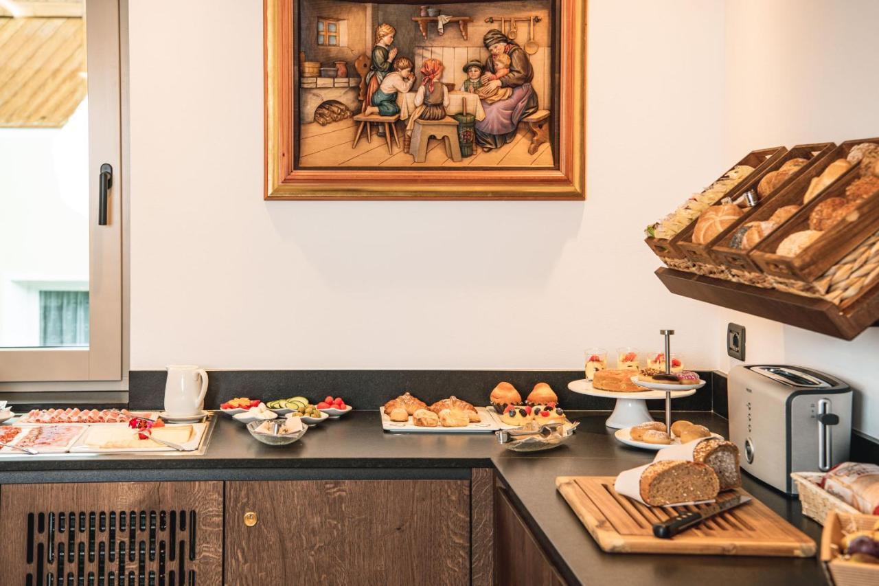 Garni Hotel Miara - Your Dolomites Home Сельва-ди-Валь-Гардена Экстерьер фото