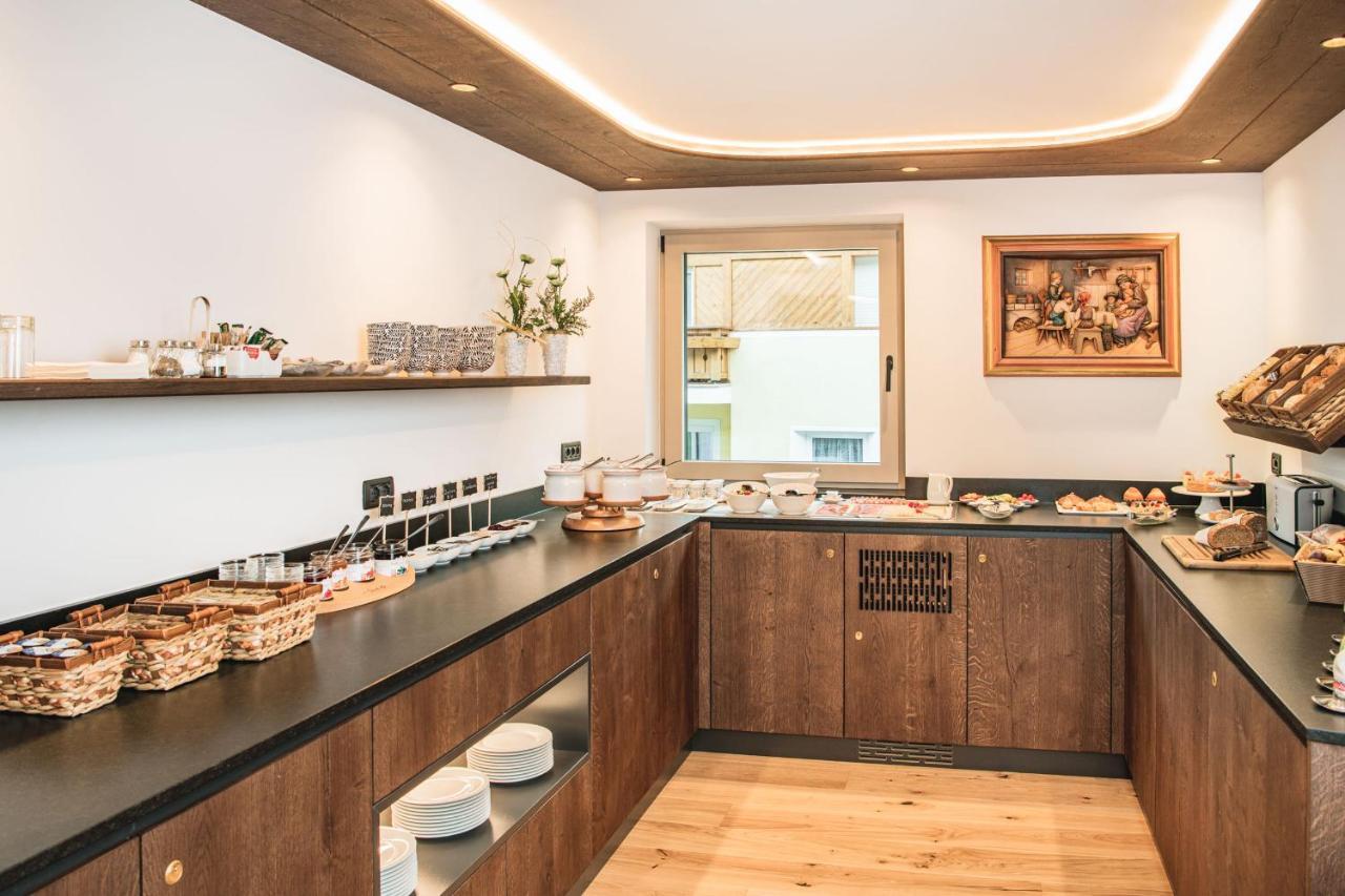 Garni Hotel Miara - Your Dolomites Home Сельва-ди-Валь-Гардена Экстерьер фото