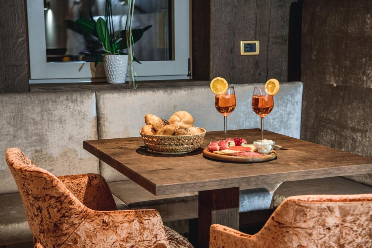 Garni Hotel Miara - Your Dolomites Home Сельва-ди-Валь-Гардена Экстерьер фото