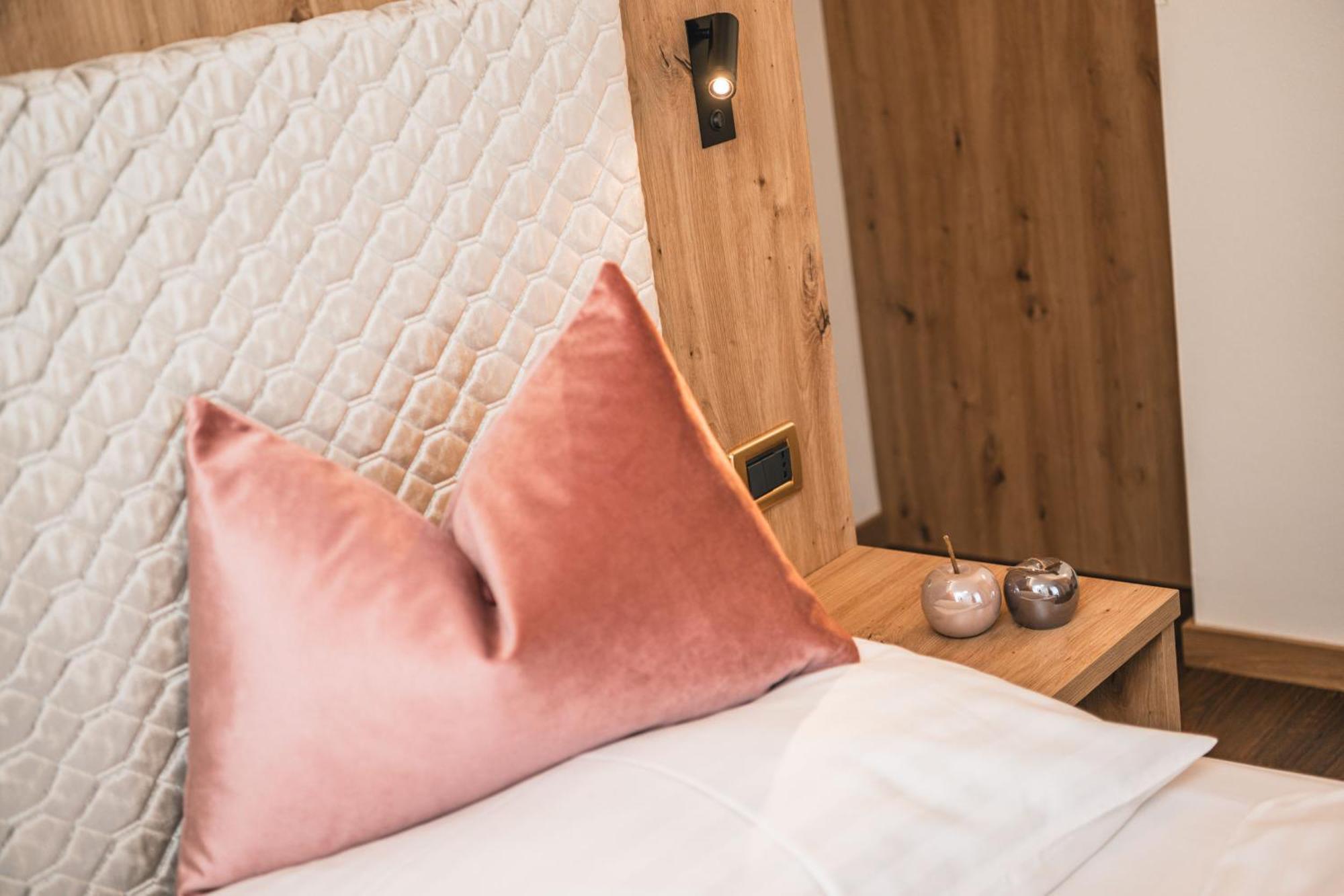 Garni Hotel Miara - Your Dolomites Home Сельва-ди-Валь-Гардена Экстерьер фото
