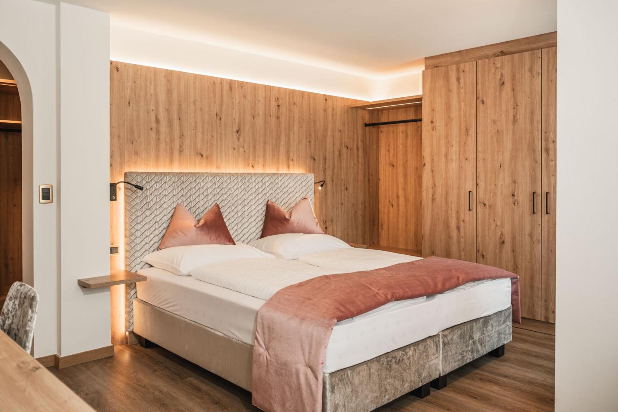 Garni Hotel Miara - Your Dolomites Home Сельва-ди-Валь-Гардена Экстерьер фото