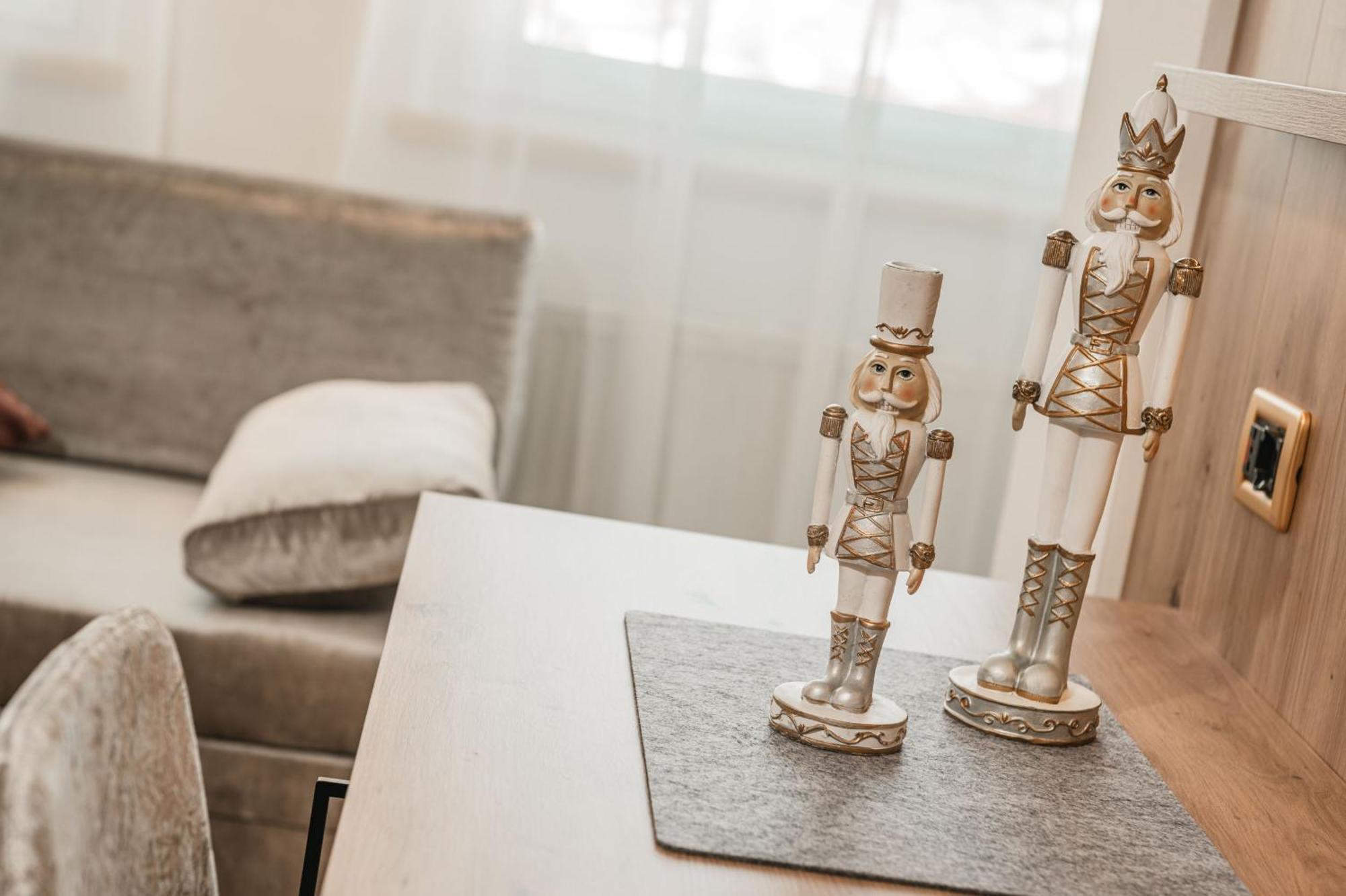 Garni Hotel Miara - Your Dolomites Home Сельва-ди-Валь-Гардена Экстерьер фото