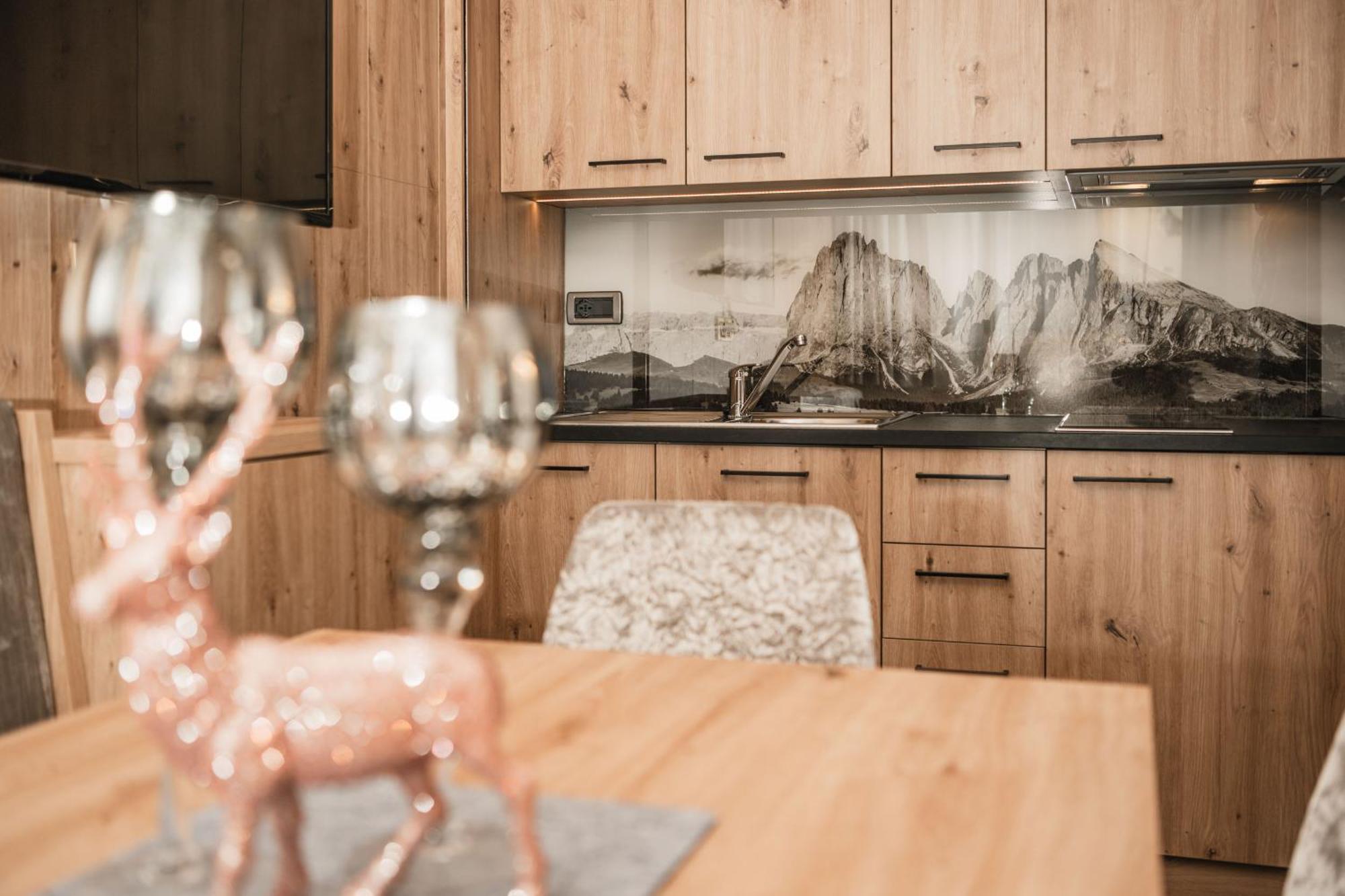 Garni Hotel Miara - Your Dolomites Home Сельва-ди-Валь-Гардена Экстерьер фото