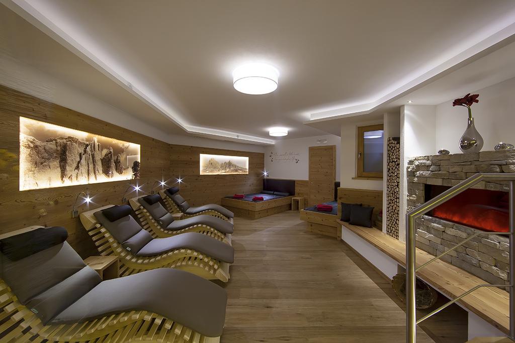 Garni Hotel Miara - Your Dolomites Home Сельва-ди-Валь-Гардена Экстерьер фото